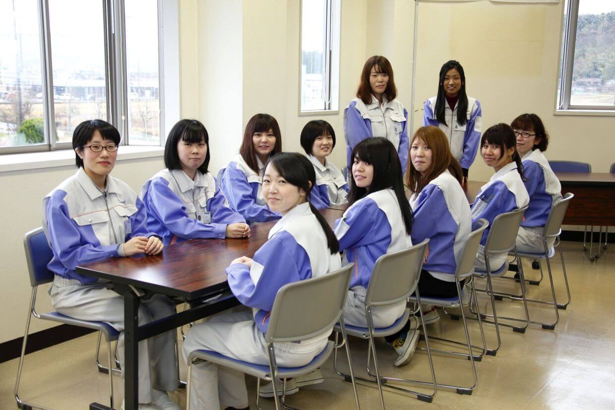 株式会社積進